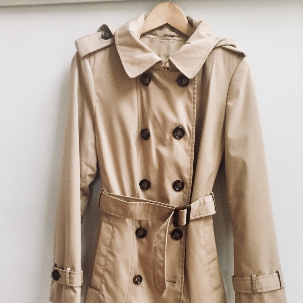 Lovely Calvin Klein Rain Trenchcoat in Biege
